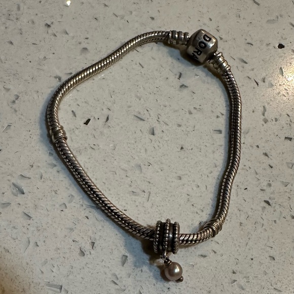 Pandora silver charm bracelet with one charm - Picture 5 of 5